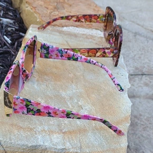 Bundle Of 2 Floral And Butterfly Square Sunglasses NWOT - Picture 3 of 4